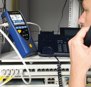 Testeur LAN Lanxplorer d'Ideal Networks pour dépannage réseau