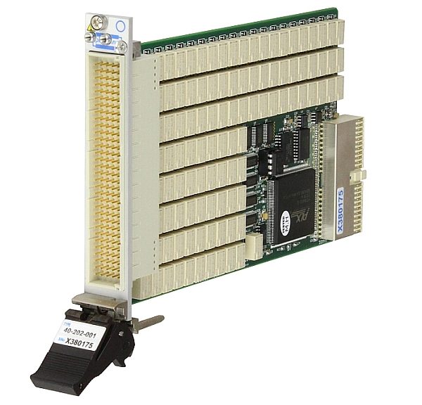 Modules 40-202 au format PXI de Pickering Interfaces pour l’insertion de défauts.