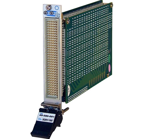 Matrices PXI de commutation 40-580 et 40-583 de Pickering Interfaces.