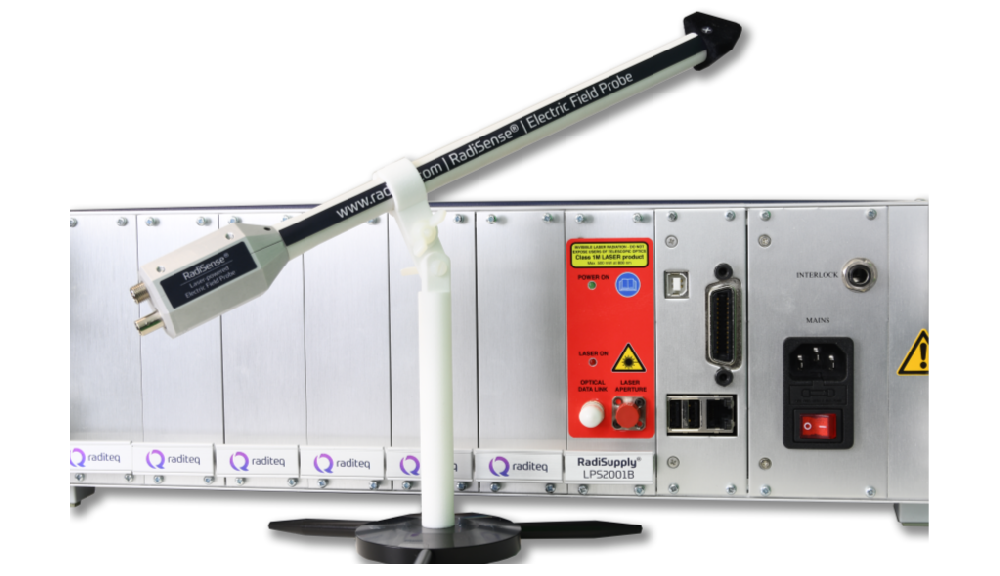Sonde de mesure de champ électrique RadiSense 26 et système de test CEM RadiCentre de Raditeq