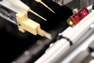 Module FlyPOD de Seica monté sur sonde mobile des testeurs de cartes électroniques