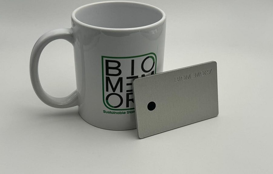 Carte de stockage ADN de Biomemory.