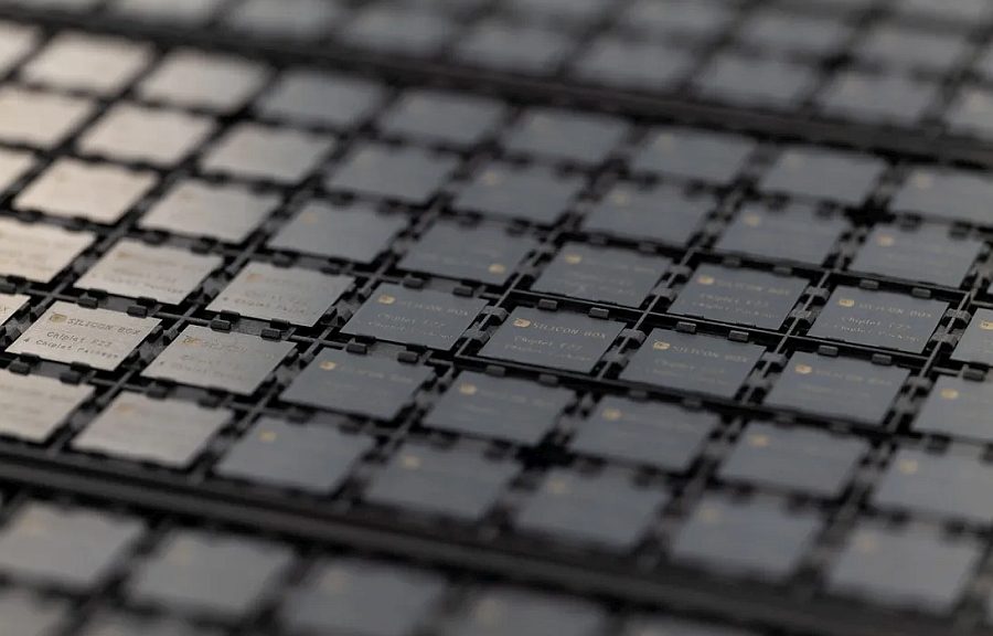 Chiplets en panneau de Silicon Box.