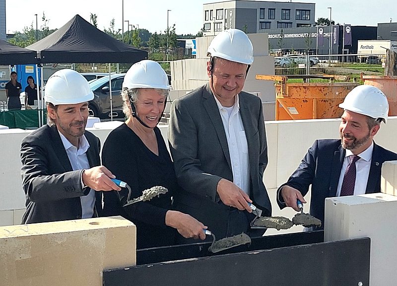 Pose de la première pierre du nouveau siège social de Spectrum Instrumentation à Ahrensburg