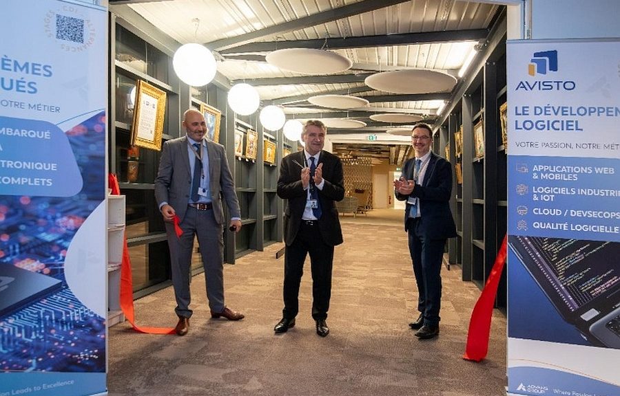 Le 16 octobre 2025, lors de l'inauguration des nouveaux locaux d'ADVANS Group PACA, de gauche à droite : Romain Simonet, directeur régional PACA d’ELSYS Design; Radomir Jovanovic, Président-fondateur d’ADVANS Group; Christophe Parmentier, directeur régional d’AVISTO.