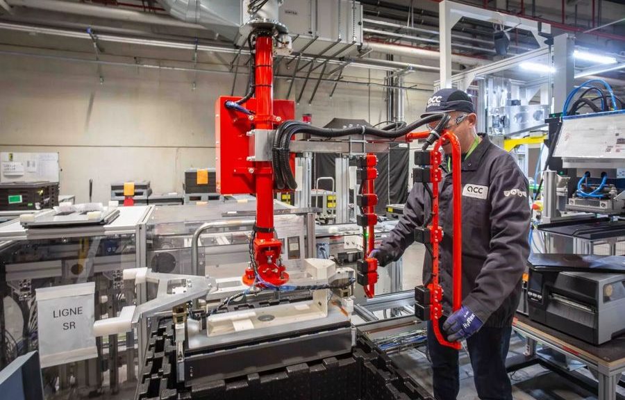 Fabrication de batteries dans la gigafactory de Billy-Berclau/Douvrin d'ACC